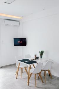 Televízia a/alebo spoločenská miestnosť v ubytovaní Exit Apartments