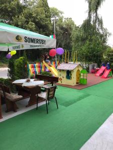 Herní místnost nebo prostor pro děti v ubytování Sunny Paradise Family Hotel