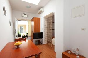 TV a/nebo společenská místnost v ubytování Apartments R