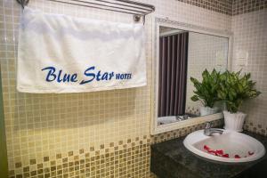 Koupelna v ubytování Blue Star Hotel