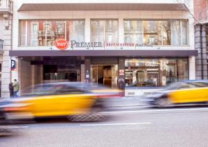 
a city street filled with lots of traffic at Best Western Premier Hotel Dante in Barcelona
