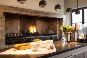 Kuchyň nebo kuchyňský kout v ubytování Hotel Restaurant Weinebrugge