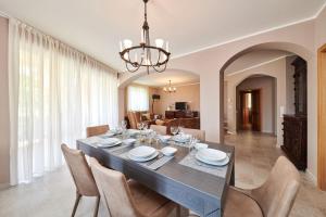 a dining room with a table and chairs at Ribarska Koliba - Villa Marija in Pula
