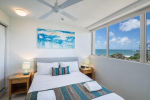 Cama o camas de una habitación en Sandcastles Mooloolaba