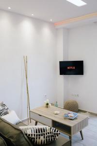Televízia a/alebo spoločenská miestnosť v ubytovaní Exit Apartments