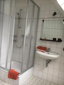 Kylpyhuone majoituspaikassa Stadt-Gut-Hotels - Das Kleine Hotel