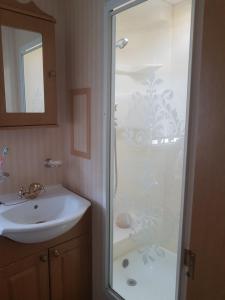 a bathroom with a sink and a glass shower at Agroturystyka Perła Gaju in Wojciechów +84 photos