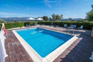 The swimming pool at or close to Ruralracons