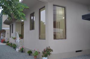 Garður fyrir utan Lia Guest House