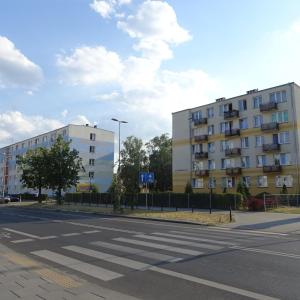 トルンにあるMieszkanie 4-pokojowe w Toruniu przy UMKの建物前空き道