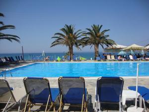 Bazén v ubytování Alkyon Beach Hotel nebo v jeho okolí