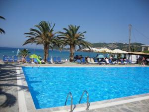 Bazén v ubytování Alkyon Beach Hotel nebo v jeho okolí