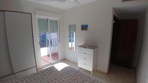 a bedroom with a bed and a dresser and a window at Alojamiento Plaza Chirinos in Córdoba