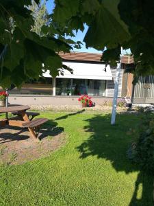 a park with a picnic table and a building at RBA RentHouse Apartment 1 in Nedervetil