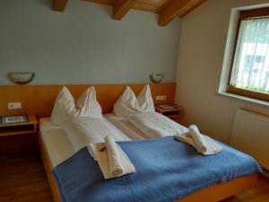 Кровать или кровати в номере Gästehaus Unterberger