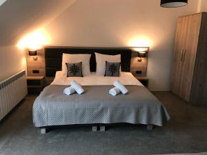 Łóżko lub łóżka w pokoju w obiekcie Silver Residence