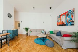 Posedenie v ubytovaní oompH Warsaw Central Elegant Apartment