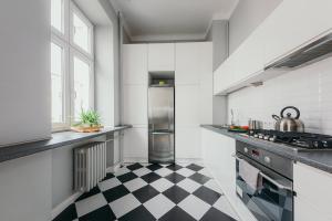 Kuchyňa alebo kuchynka v ubytovaní oompH Warsaw Central Elegant Apartment