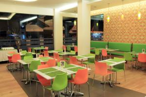 Un restaurant sau alt loc unde se poate mânca la Zest Yogyakarta by Swiss-Belhotel International