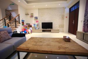 a living room with a couch and a tv at Childlike Innocence Homestay in Ji'an +82 photos