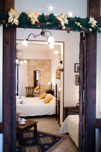 a bedroom with two beds and a mirror at B&B Al Centro Storico in Nicolosi
