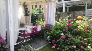 Vonkajšia záhrada v ubytovaní Fisher House