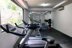 Fitness centrum a/nebo fitness zařízení v ubytování Kuta Beach Club Hotel