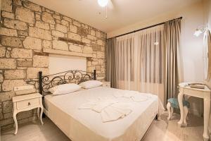 Postel nebo postele na pokoji v ubytování Bademli Konak Otel