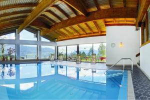Bazén v ubytování Hotel Tiroler Kreuz nebo v jeho okolí