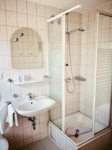 Et badeværelse på Hotel Villa Fröhlich