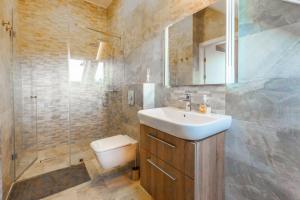 Kúpeľňa v ubytovaní Apartament nad Zatoką + 16 fotografií