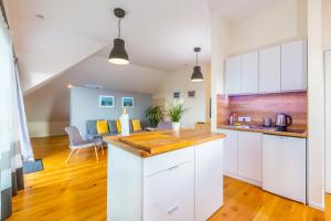 Kuchyňa alebo kuchynka v ubytovaní Apartament nad Zatoką
