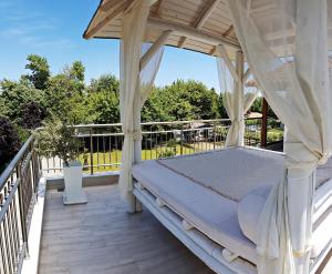 Gallery image of Efrosini Hotel Apartments & Studios in Paralia Panteleimonos