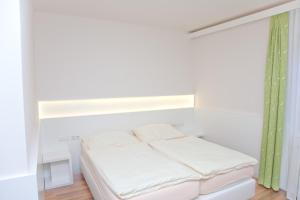 Rúm í herbergi á Gasthof Pack "Zur Lebing Au"