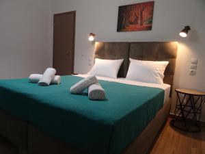 เตียงในห้องที่ Dimitra Apartments