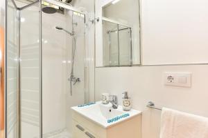 Koupelna v ubytování Beach House Adelfas San Agustín MCI + 22 fotografií