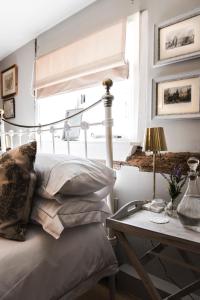 A bed or beds in a room at The Jasmine Room 