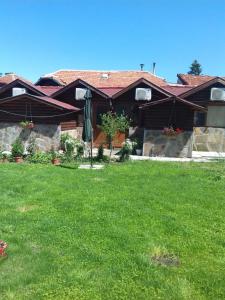 Κήπος έξω από το Къща Момина сълза +5 φωτογραφίες
