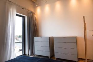 Łóżko lub łóżka w pokoju w obiekcie Apartamenty Port Ustka