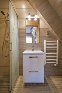 Ένα μπάνιο στο U Studniara +166 φωτογραφίες