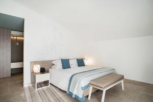 A bed or beds in a room at Modica Beach Resort