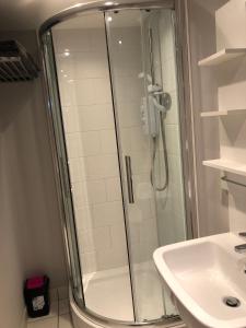 Ένα μπάνιο στο No 4 New Inn Apartments +35 φωτογραφίες