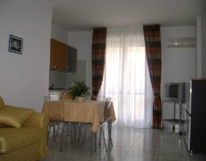 A television and/or entertainment centre at Residence Montegrappa