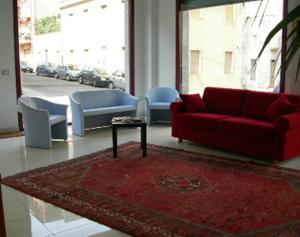 A seating area at Residence Montegrappa
