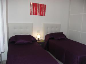 A bed or beds in a room at Apartamentos Plaza España