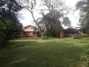a house in the middle of a large yard at Posada de los Árboles in Eldorado