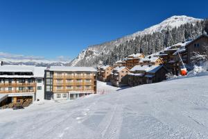 a ski resort in the mountains with snow on the ground at Almhotel Kärnten in Sonnenalpe Nassfeld