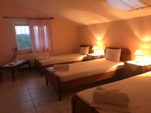 Postel nebo postele na pokoji v ubytování Aktaion Hotel