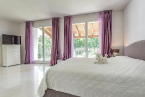 Ένα ή περισσότερα κρεβάτια σε δωμάτιο στο Pool & Garden Villa Lelia +40 φωτογραφίες