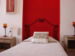 Postel nebo postele na pokoji v ubytování Hôtel Le Siècle